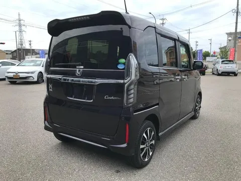 Honda N-BOX Custom