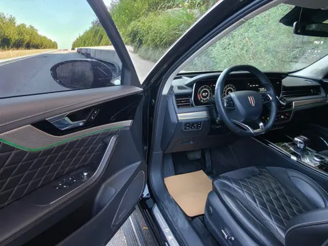 Hongqi HS5