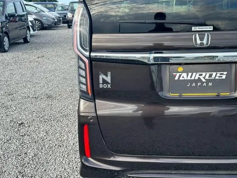 Honda N-BOX Custom