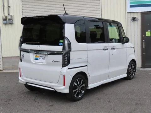 Honda N-BOX Custom