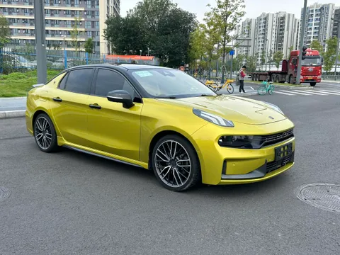 Lynk & Co 03
