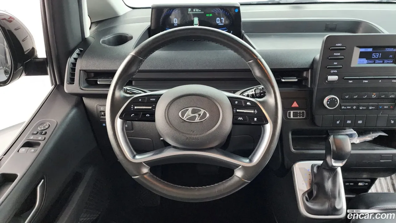 Hyundai Staria