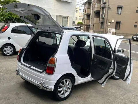 Daihatsu Mira Gino
