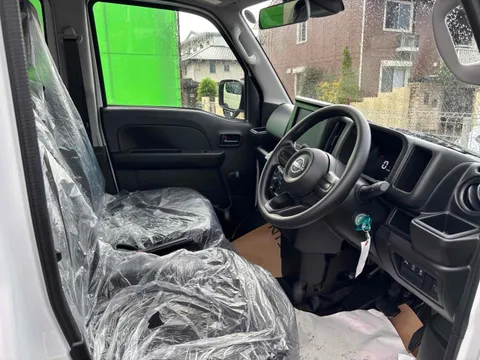 Nissan Clipper Van