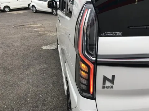 Honda N-BOX Custom