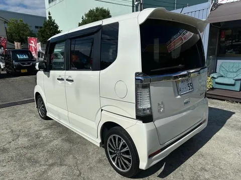 Honda N-BOX Custom