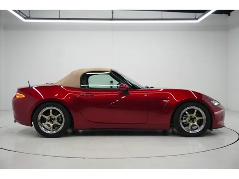 Mazda MX-5 (Roadster)