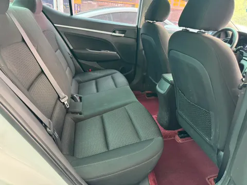 Hyundai Elantra (Avante)