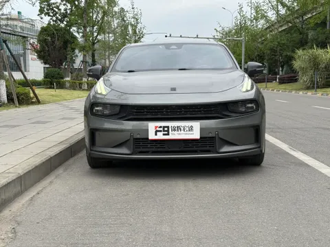 Lynk & Co 03