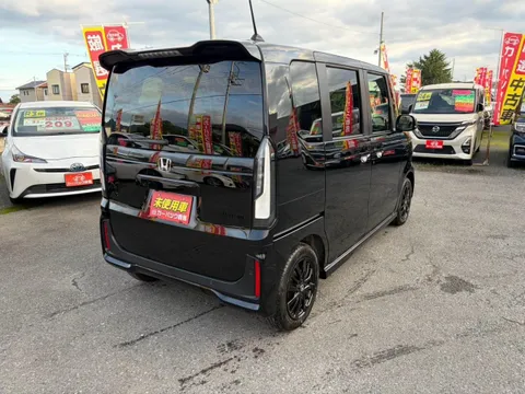 Honda N-BOX Custom