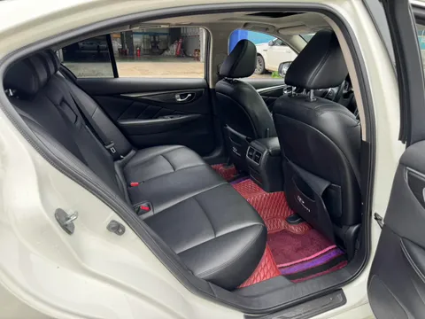 Infiniti Q50L