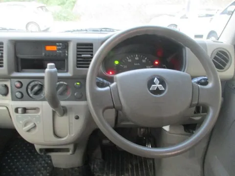 Mitsubishi Minicab Van