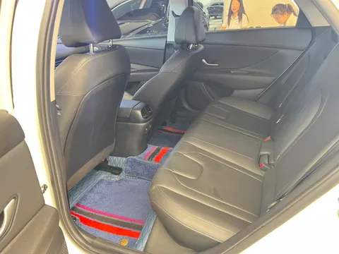 Hyundai Elantra (Avante)