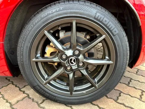 Mazda MX-5 (Roadster)