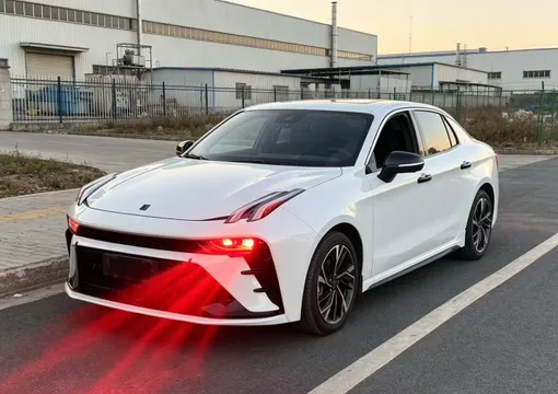 Lynk & Co 03