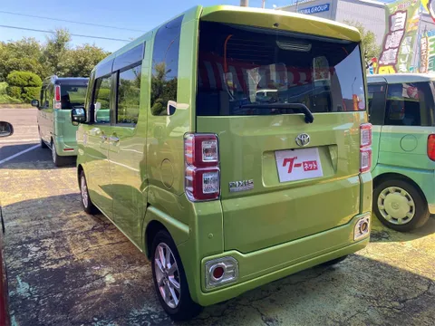 Toyota Pixis Mega