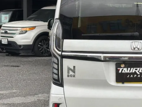 Honda N-BOX Custom