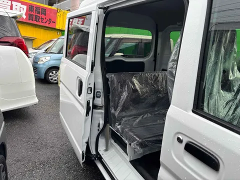 Nissan Clipper Van