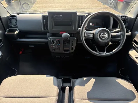 Nissan Clipper Van