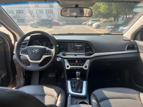 Hyundai Elantra (Avante)