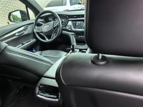 Cadillac XT6