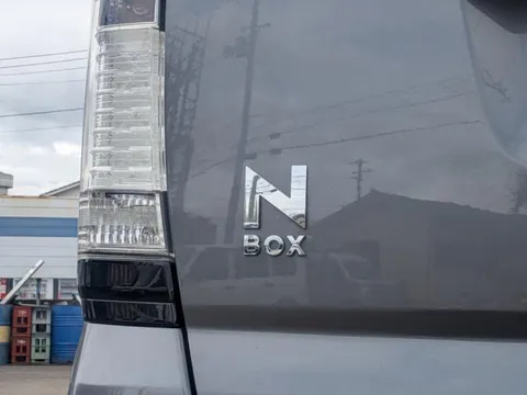 Honda N-BOX Custom