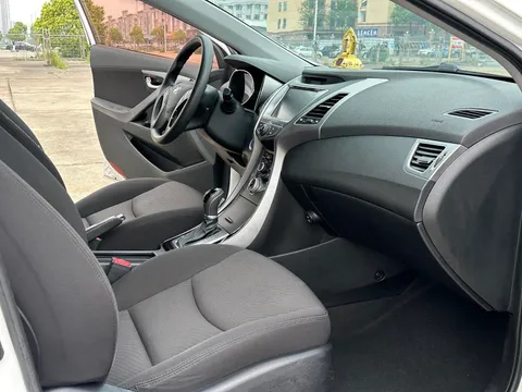 Hyundai Elantra (Avante)