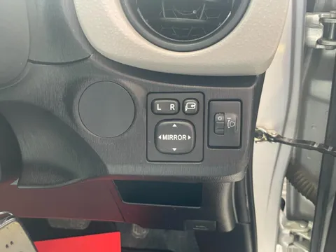 Toyota Yaris (Vitz)