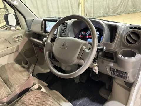 Mitsubishi Minicab Van