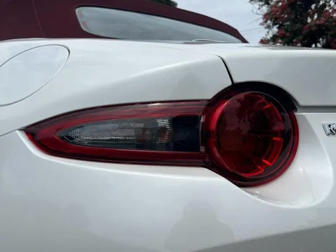 Mazda MX-5 (Roadster)