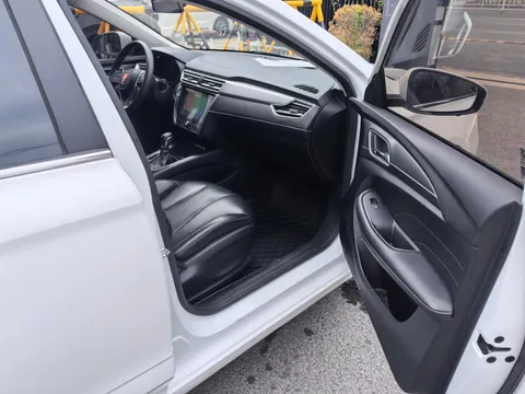 Roewe i5