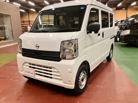 Nissan Clipper Van
