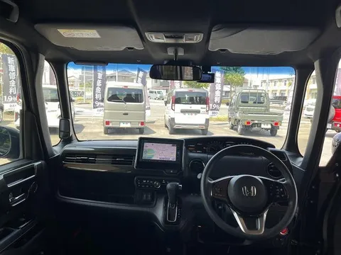 Honda N-BOX Custom