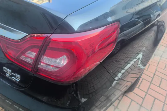 Hongqi H7