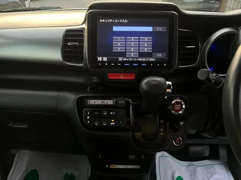 Honda N-BOX Slash