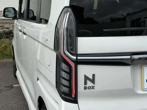 Honda N-BOX Custom
