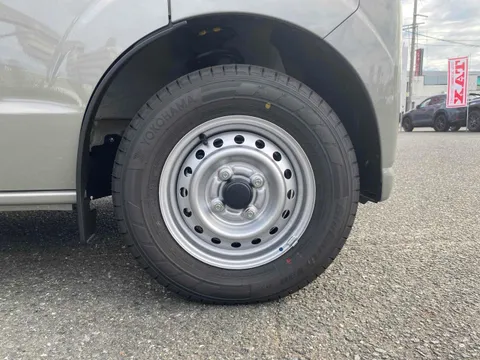 Nissan Clipper Van