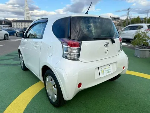 Toyota iQ