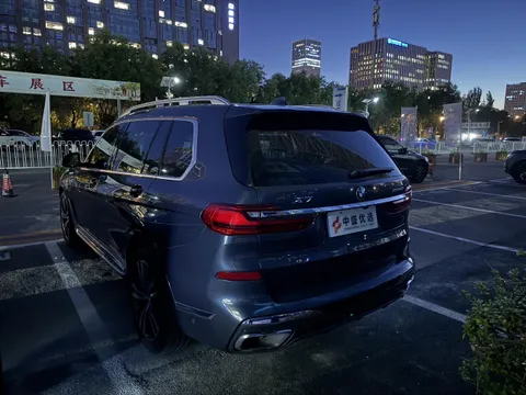 BMW X7