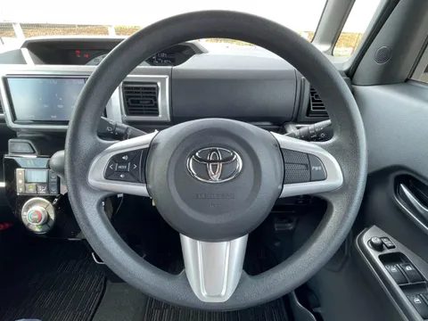 Toyota Pixis Mega