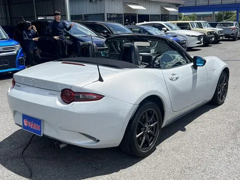 Mazda MX-5 (Roadster)
