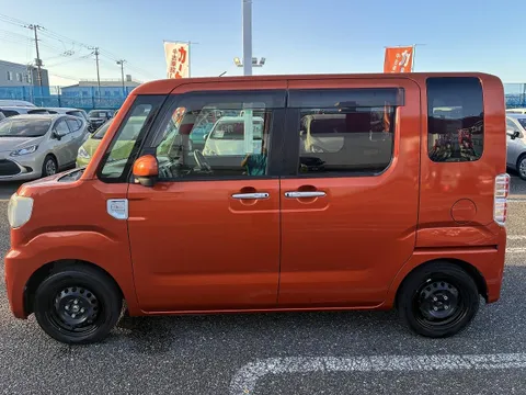 Toyota Pixis Mega