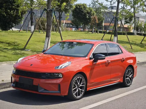 Lynk & Co 03