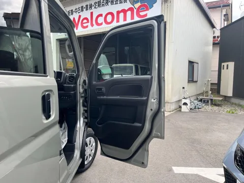 Nissan Clipper Van