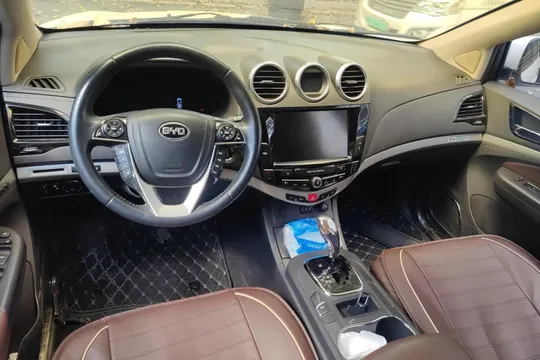 BYD S7