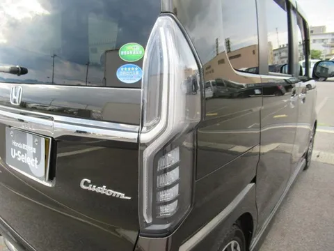 Honda N-BOX Custom