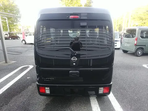 Nissan Clipper Van