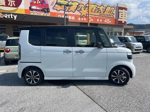 Honda N-BOX Custom