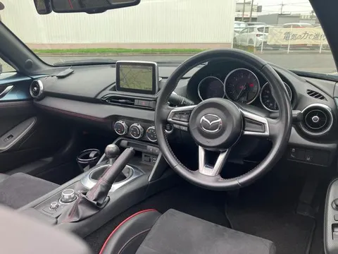 Mazda MX-5 (Roadster)