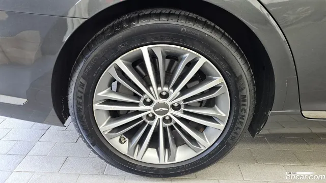 Genesis G90 (EQ900)